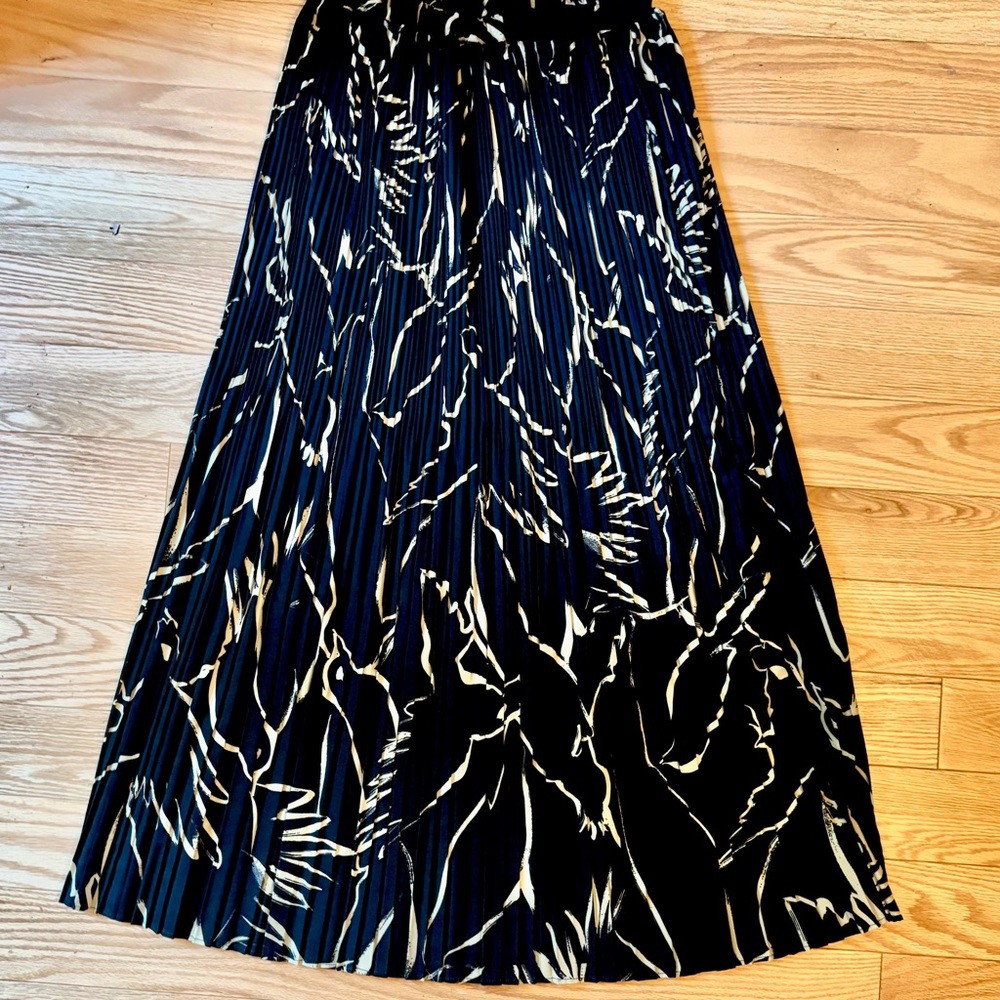 Black and White Pleated Skirt Purchased in Tokyo